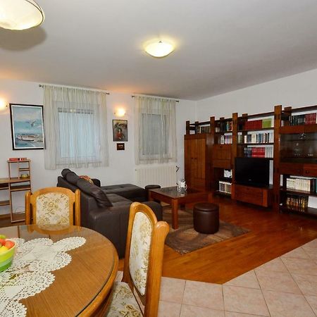Apartman Vanja โอมิช ภายนอก รูปภาพ