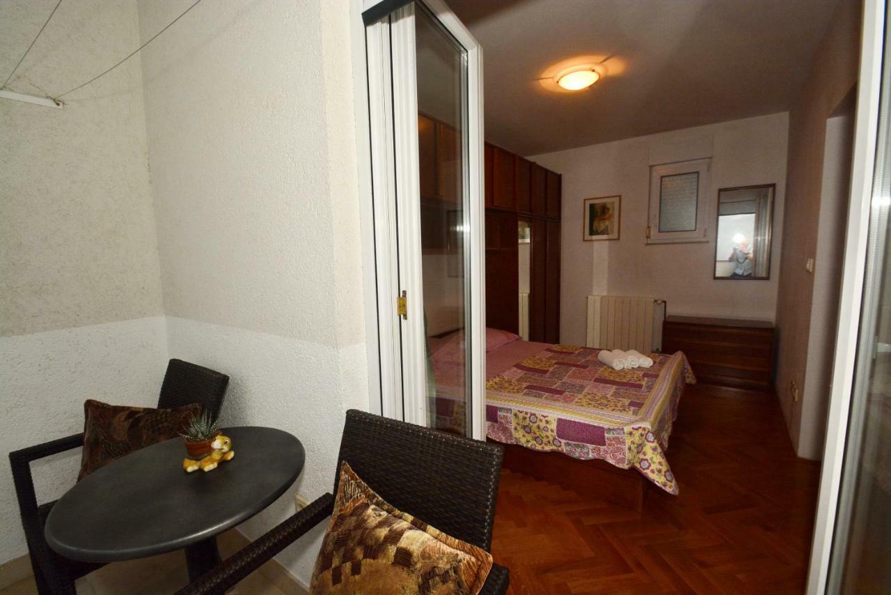 Apartman Vanja โอมิช ภายนอก รูปภาพ