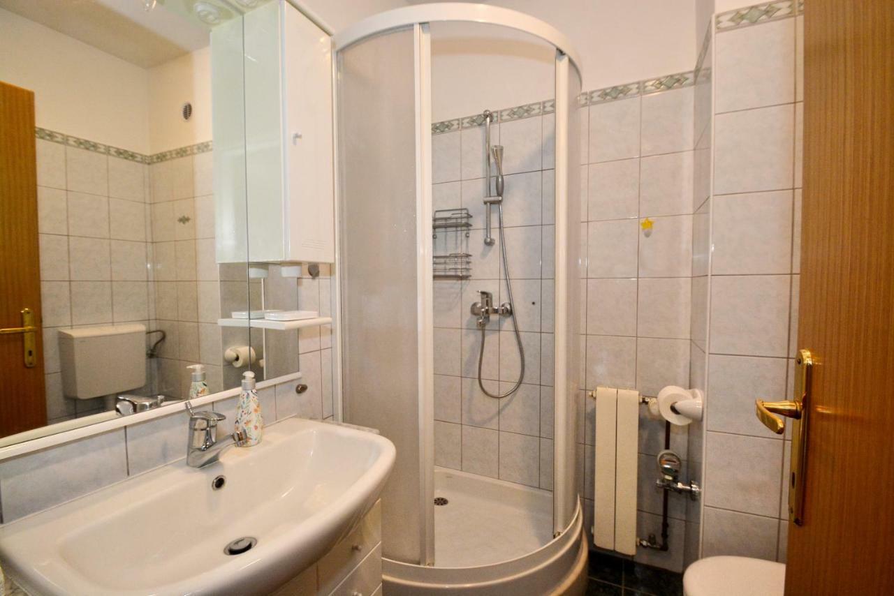 Apartman Vanja โอมิช ภายนอก รูปภาพ