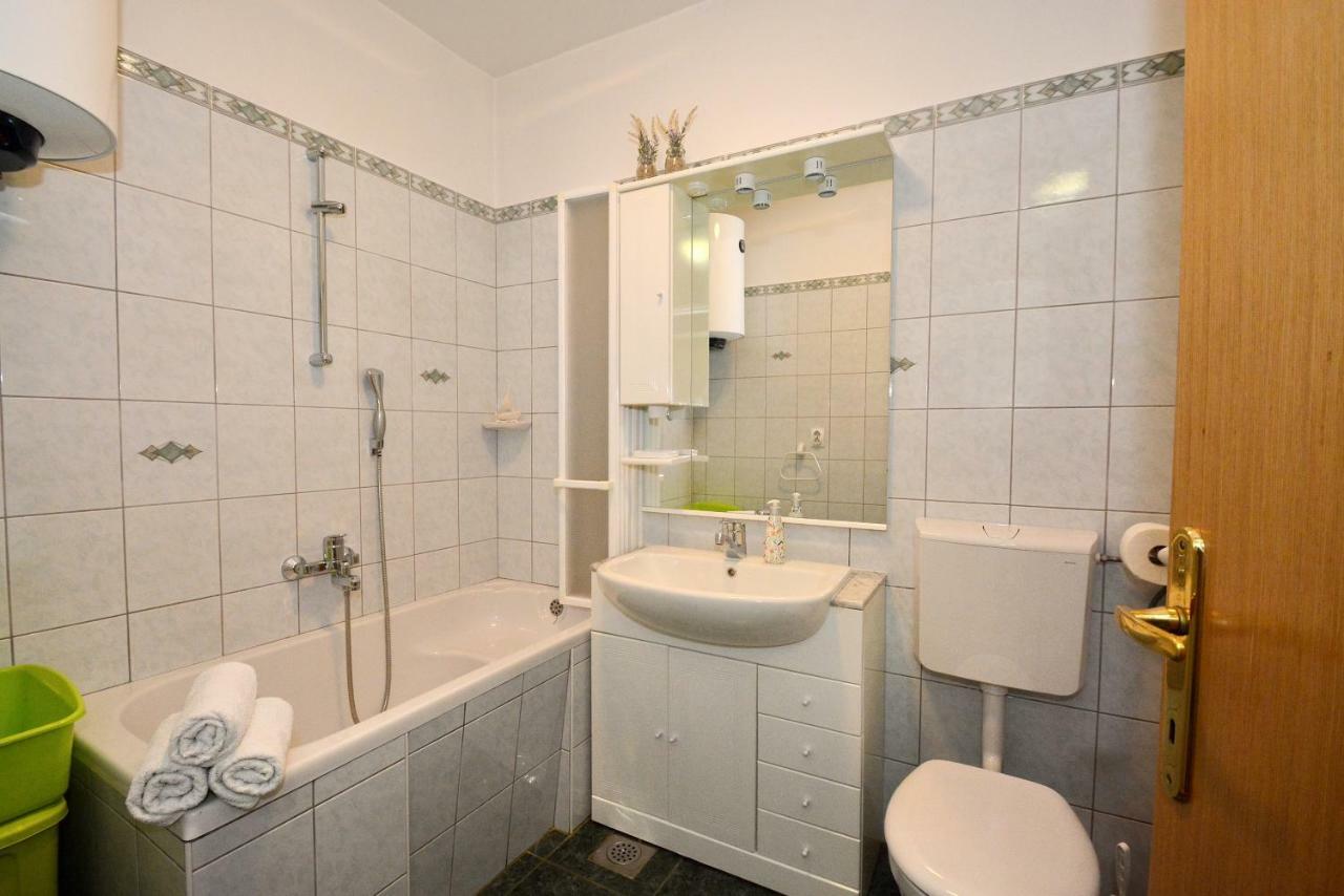 Apartman Vanja โอมิช ภายนอก รูปภาพ