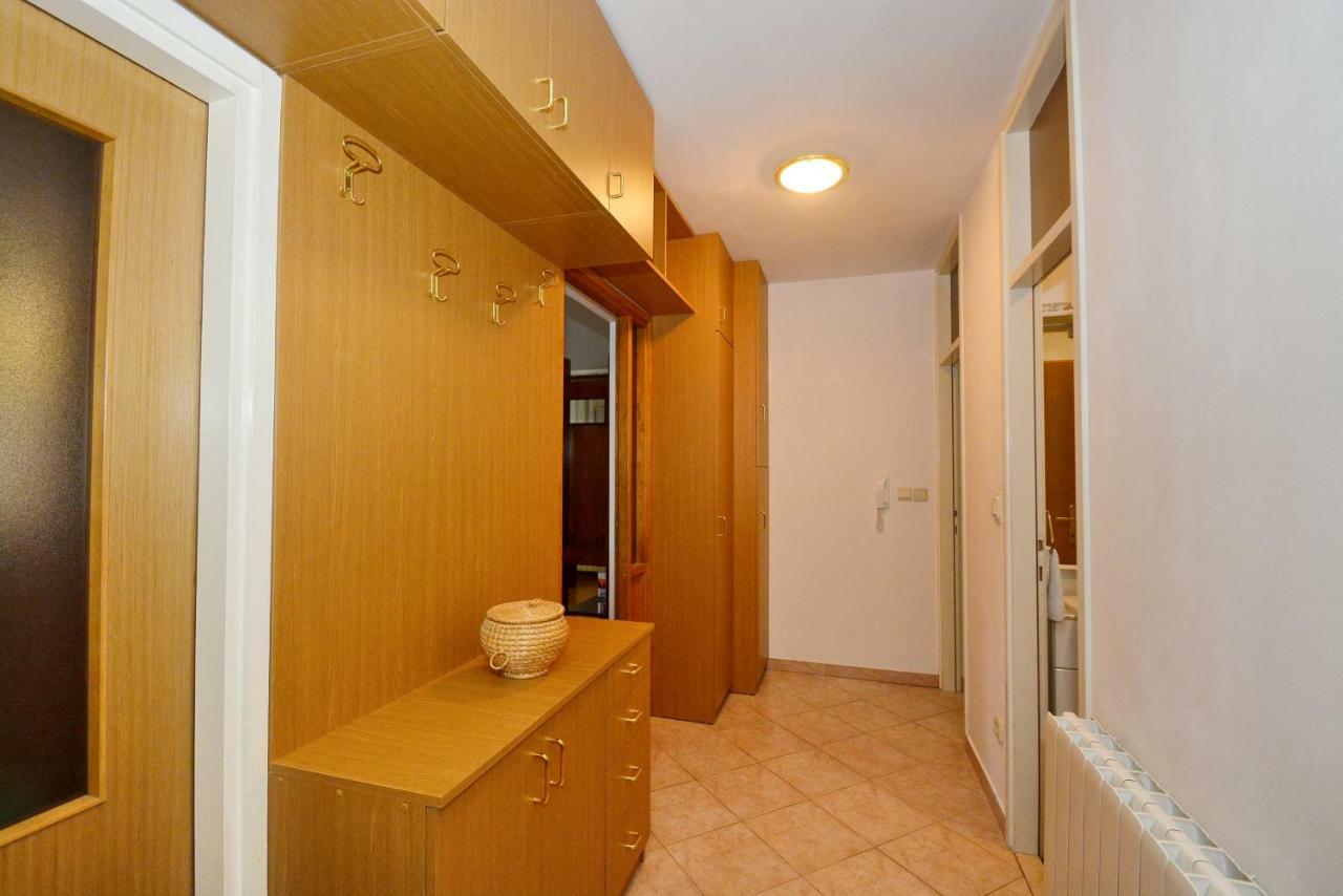 Apartman Vanja โอมิช ภายนอก รูปภาพ