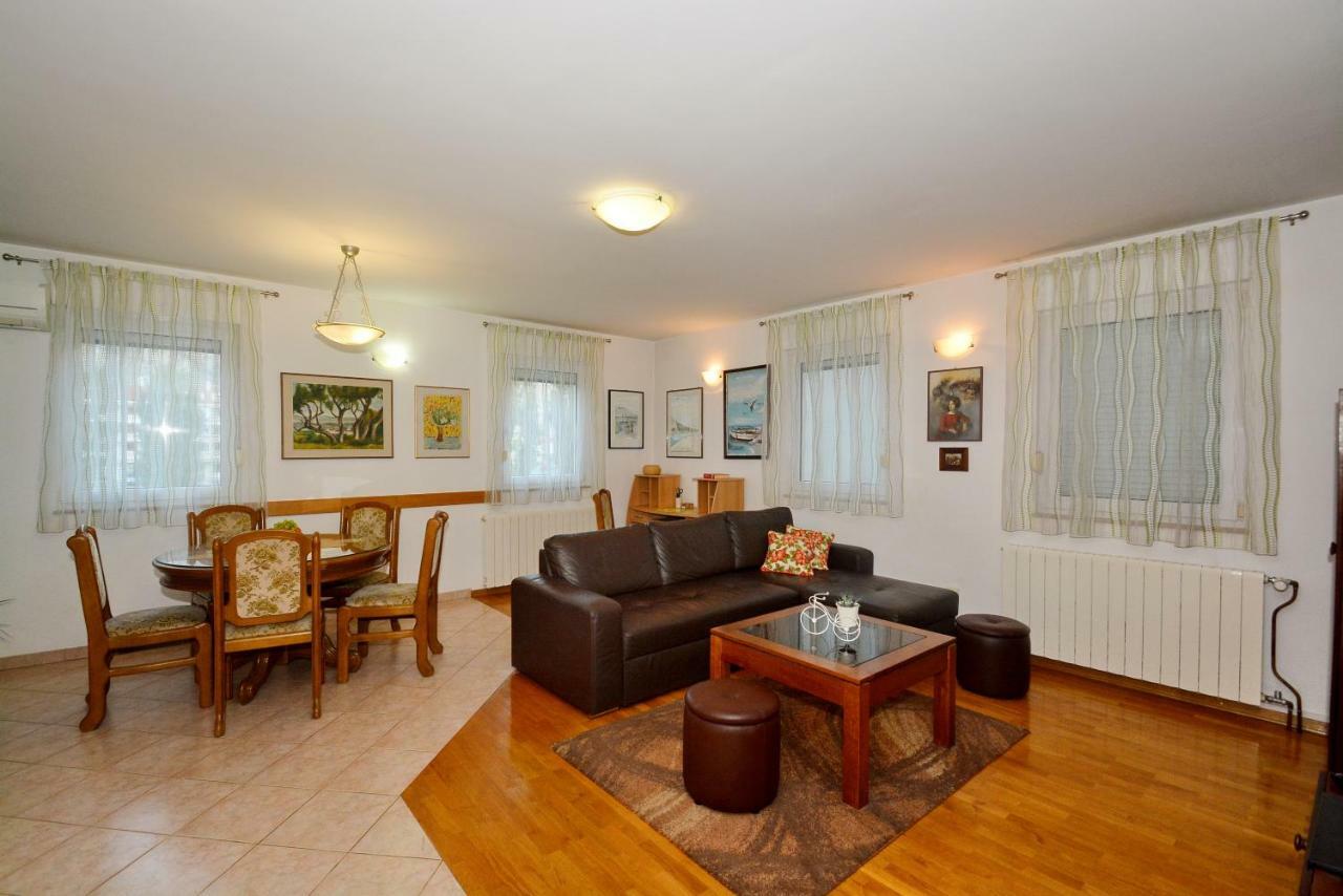 Apartman Vanja โอมิช ภายนอก รูปภาพ